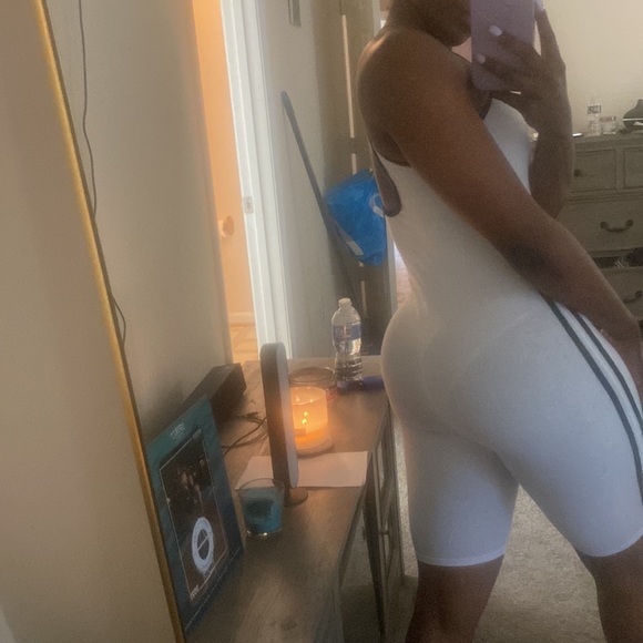 One piece - Picture 3 of 3